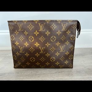RARE Louis Vuitton Vintage Toiletry 26